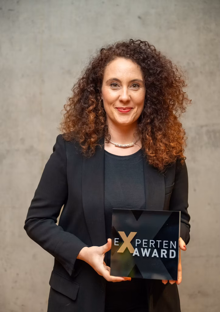 Foto von Nancy Hanisch mit dem Experten Award